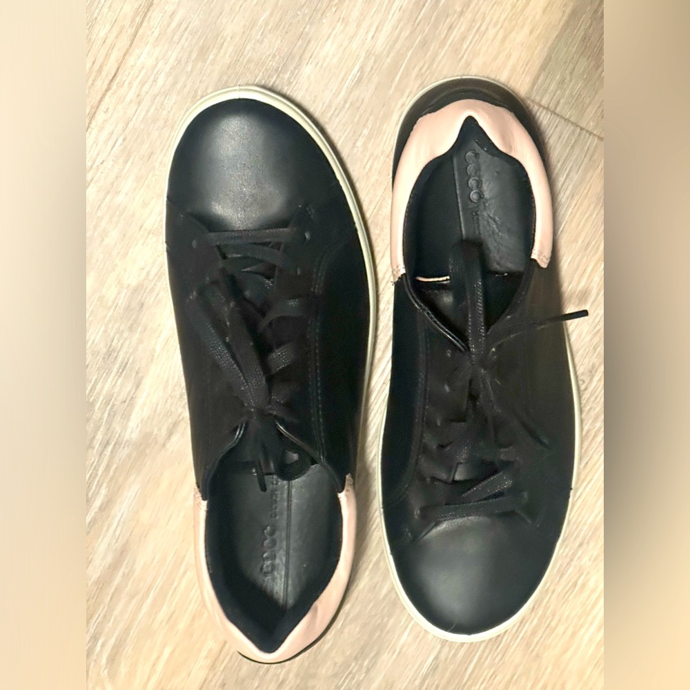 Ecco Women’s Black Leather Gym Shoes Size 40